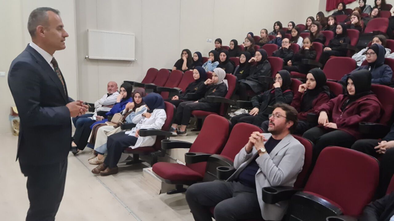 Çorum’da “Dinleme Etiği” söyleşisi düzenlendi