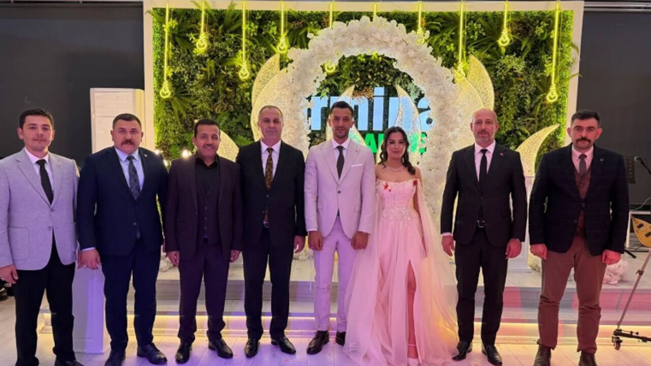 MHP İl Başkanı Çıplak, Ayşenur ve Furkan'ın nişanına katıldı