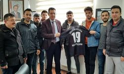 Oğuzlarlı gençlerden Muzaffer Yıldırım'a forma