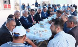 Cumhuriyet Meydanı'nda bayramlaşma töreni düzenlendi