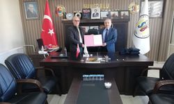 Ticaret Borsası'ndan öğrencilere eşofman yardımı