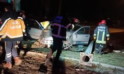 İki otomobil çarpıştı: 2 çocuk yaralandı