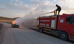 Seyir halinde alev alan otomobil küle döndü