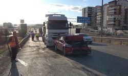 Kırıkkale-Çorum yolunda zincirleme kaza: Otomobil hurdaya döndü, 2 kişi yaralandı