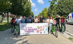 Süslü kadınlar sağlık için bisiklet turuna katıldı
