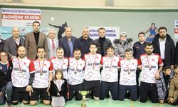 Voleybol turnuvasında şampiyonluk kupasını Alaca Önder aldı