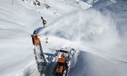 Şırnak'ın bu ilçesinde kar kalınlığı 2 metreyi geçti