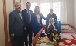 Kaymakam Akpay'dan 106 yaşındaki Zehra nineye ziyaret