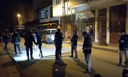 Husumetli oldukları şahsı bacağından vurup kaçtılar