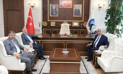 Ahmet Ahlatcı ve Kasım Kahraman, Çorum Belediye Başkanı Aşgın'ı Ziyaret Etti