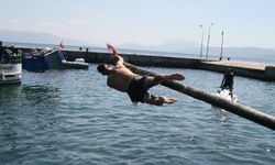 Mudanya'da Kabotaj Bayramı Coşkusu: Yağlı Direk Yarışı Büyük İlgi Gördü!