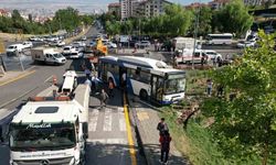 Ankara’da Belediye Otobüsü Devrildi: 5 Yaralı