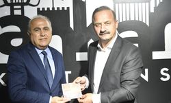 Yavuz Ağıralioğlu’na Çorum Türküleri Albümü Hediye Edildi!