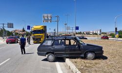 Alaca'da TIR'la çarpışan otomobil yaklaşık 50 metre sürüklendi