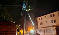 Çorum'da elektrik direğine çarpan sürücü kayıplara karıştı