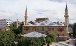 Ulu Cami Bahçesinde Tarihi Dokuya Uygun Çevre Düzenlemesi Başlıyor