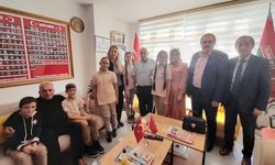 Ahmet Tevfik İleri Ortaokulu’ndan gazi ve şehit derneklerine ziyaret