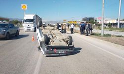 Çorum'da takla atan otomobildeki sürücü ölümden döndü