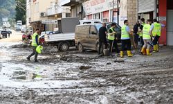 Trabzon'da taşkın ve heyelan meydana gelen ilçelerde temizlik çalışmaları sürüyor