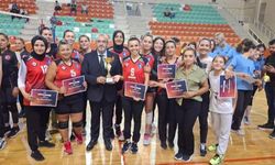 Çorum'da Kadınlar Voleybol Turnuvası Tamamlandı: Mecitözü Kamu Takımı Şampiyon Oldu