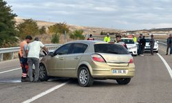 Bayburt'ta cip ile otomobilin çarpıştığı kazada 2 kişi yaralandı