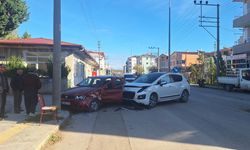 Samsun'da iki otomobilin çarpıştığı kazada karı koca yaralandı