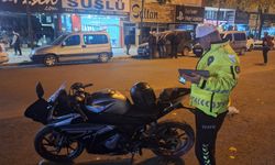 Samsun'da motosiklet yayaya çarptı, 2 kişi yaralandı