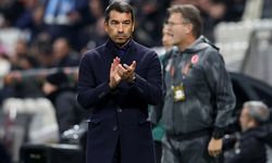 Beşiktaş'ta Van Bronckhorst rüzgarı: Malmö zaferi ve taktik değerlendirmesi!