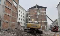 Geriye sadece boşluğu kaldı...Çorum'da doğal gaz patlaması meydana gelen Hilal Apartmanı yıkıldı