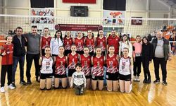 Osmancık'ın genç kızları, yine zirvede! Osmancık Belediyespor Voleybol Takımı üst üste 7. kez şampiyon oldu!