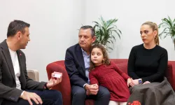 Özgür Özel’den Tayfun Kahraman’a anlamlı destek: CHP kartı cüzdanına koydu