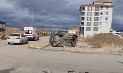 Çorum'da devrilen otomobilin sürücüsü yaralandı