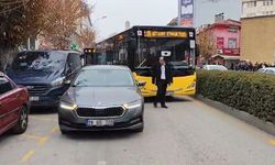 Çorum’da hatalı park trafiği felç etti!