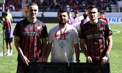 Erkan ve Atakan 100 dedi