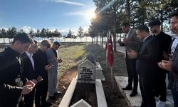 Alaca'da MHP ve Ülkü Ocakları'ndan anlamlı Şehitlik ziyareti