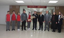Öğrenciler Emniyet Müdürü’nü ziyaret ederek Polis Haftasını kutladı