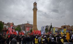 1 Mayıs’ta Çorum’da Bayram Coşkusu: Yürüyüşe Katılım Yoğun Oldu