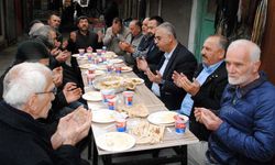 Milletvekili Ahlatcı, esnafla sofrada buluştu! Arasta’da bereket duası