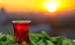 Çay tiryakilerine kötü haber: Zam üstüne zam geldi