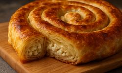 Fırını olanlar bile artık bu yöntemi kullanıyor! 3 yufkayla 10 dakikada çıtır börek tarifi