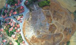 Çorum'daki tarihi kentin utanç manzarası! "Turizm cenneti diyorlar, gelen turistin oturacak sandalyesi bile yok!"