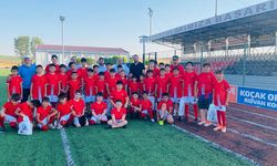 Alaca Belediyesi’nden geleceğin yıldızlarına destek: Yaz Futbol Okulu’nda forma dağıtımı yapıldı