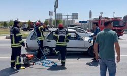 Çorum’da feci kaza: 2 otomobil çarpıştı, 3 yaralı!