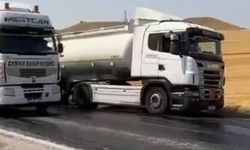 Çorum'da inanılır gibi değil! Aşırı sıcaklardan asfalt eridi, dev kamyon yola yapışıp kaldı!