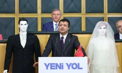 Gelinlik ve damatlıkla hükümete seslendi: Bir asgari ücretli evlenmek için 45 ay beklemek zorunda