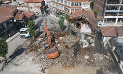 Ulu Cami'nin önünü yıllardır kapatan o son binalar da artık yıkılıyor! Başkan Aşgın müjdeyi verdi, şehir meydanı tamamen gün yüzüne çıkıyor!