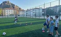 Osmancık'ta eğitime spor takviyesi: 4 okula 4 halı saha!