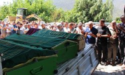 Anne ile çocuklarını ayıran kaza: Son yolculukta gözyaşları sel oldu