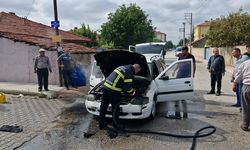Çorum’da trafikte panik anları: Seyir halindeki otomobil alev aldı
