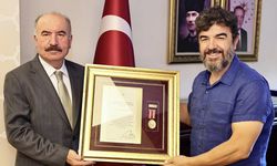 15 Temmuz'da yaralanmıştı! Çorumlu gazi Devlet Övünç Madalyası'nı Vali'nin elinden aldı